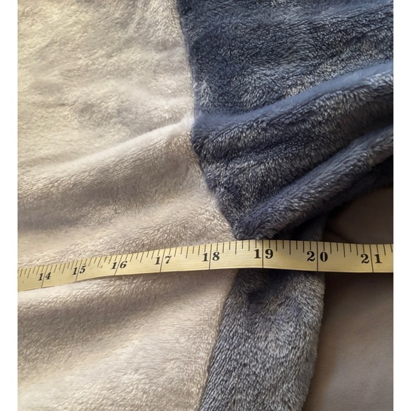 Children’s Flannel Shark Blanket/Onesie Fits Up to 65 llbs. Playful Soft Cozy - Picture 8 of 9